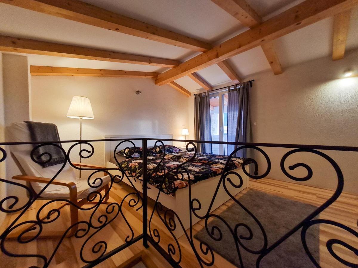 Sweet House And Apartment Ровинь Экстерьер фото
