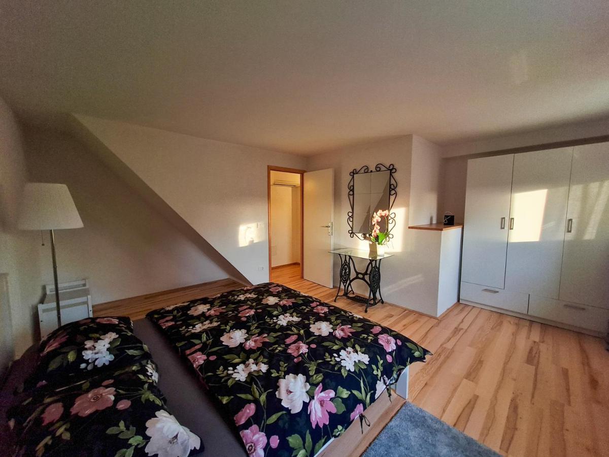 Sweet House And Apartment Ровинь Экстерьер фото