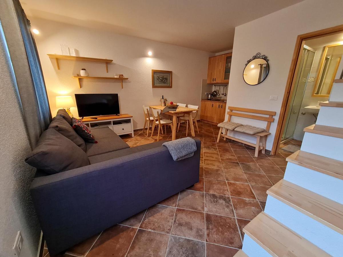 Sweet House And Apartment Ровинь Экстерьер фото