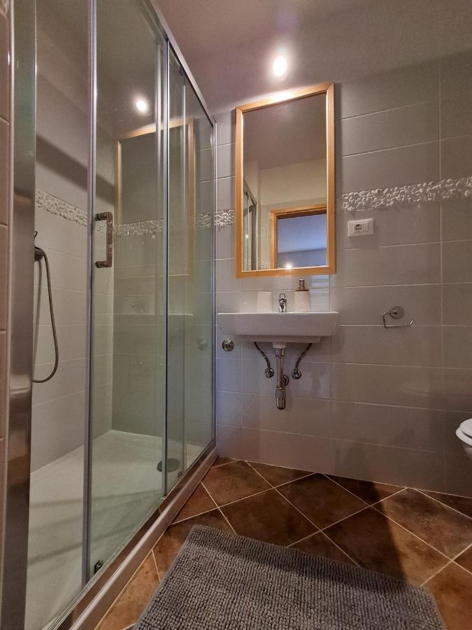 Sweet House And Apartment Ровинь Экстерьер фото